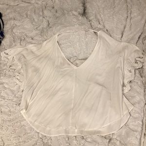 Lace white v neck crop top!
